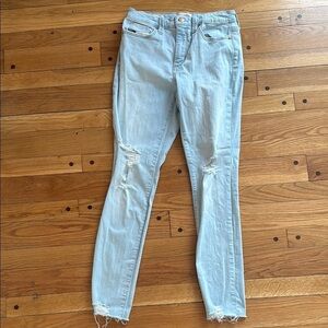 Universal Thread High Rise Waist Light Wash Distressed Jeans Stretch Women 6 28R